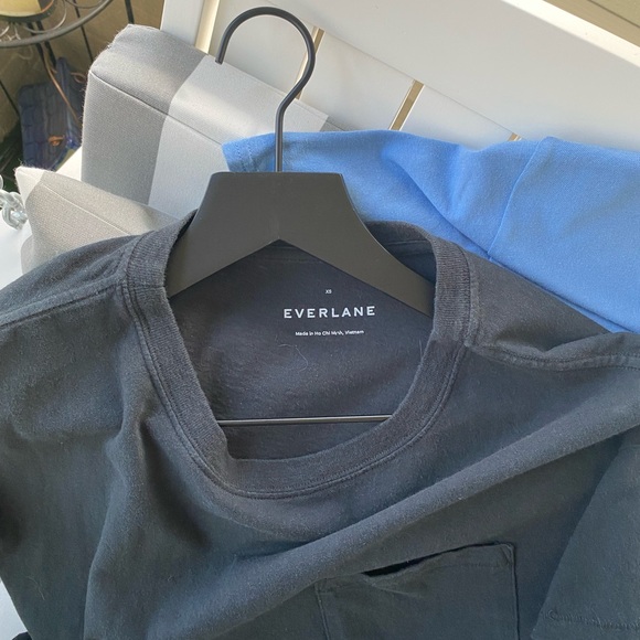 Everlane, Re-Cotton, Cropped, Pocket Tee in Black! - Picture 3 of 6
